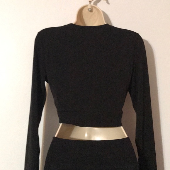 Black long sleeve crop top - Picture 3 of 3